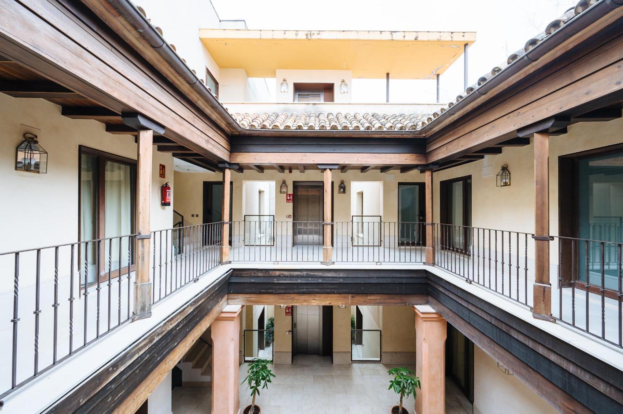 Apartamentos La Vistosona Seville Exterior photo