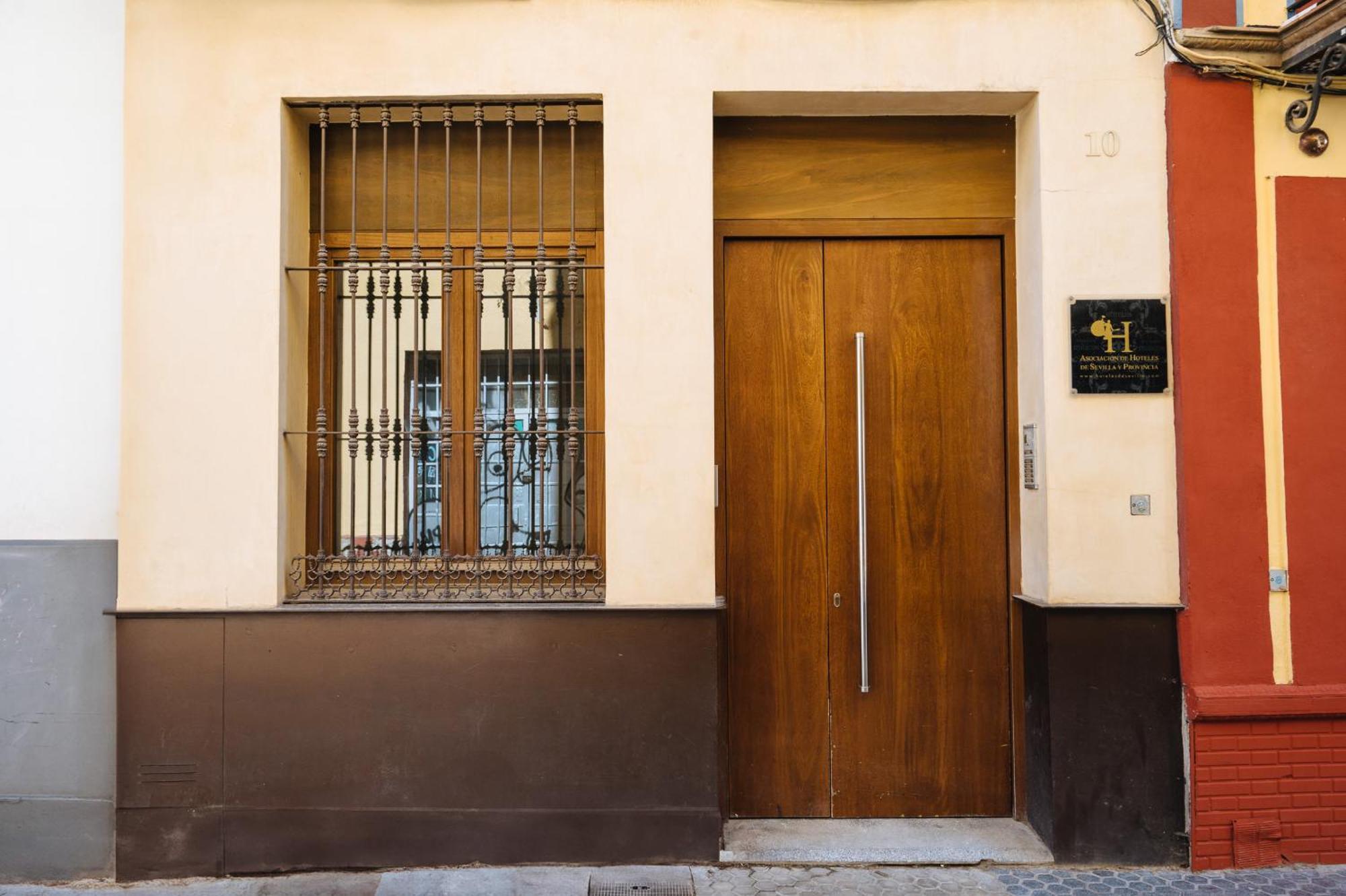 Apartamentos La Vistosona Seville Exterior photo