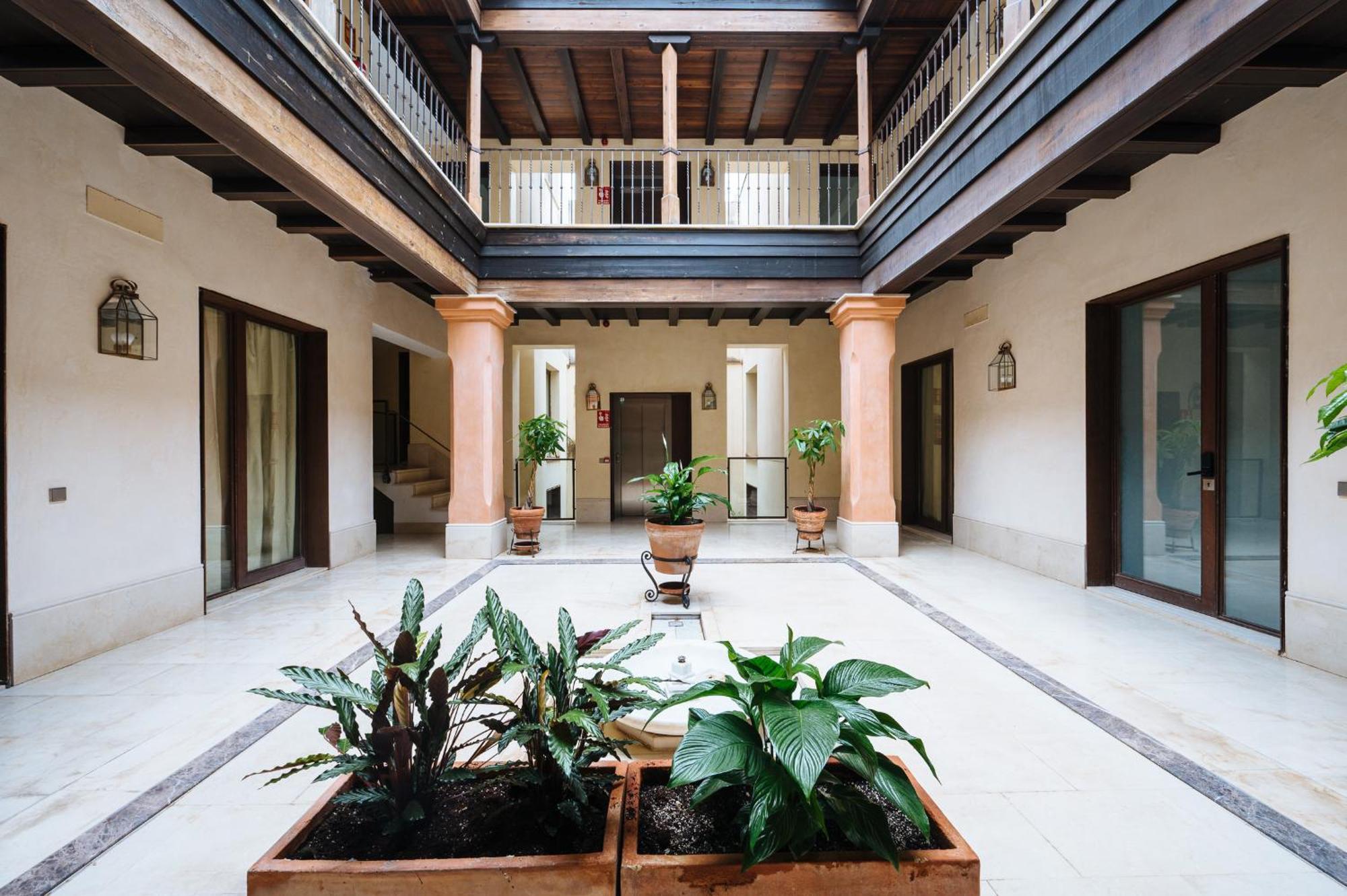 Apartamentos La Vistosona Seville Exterior photo