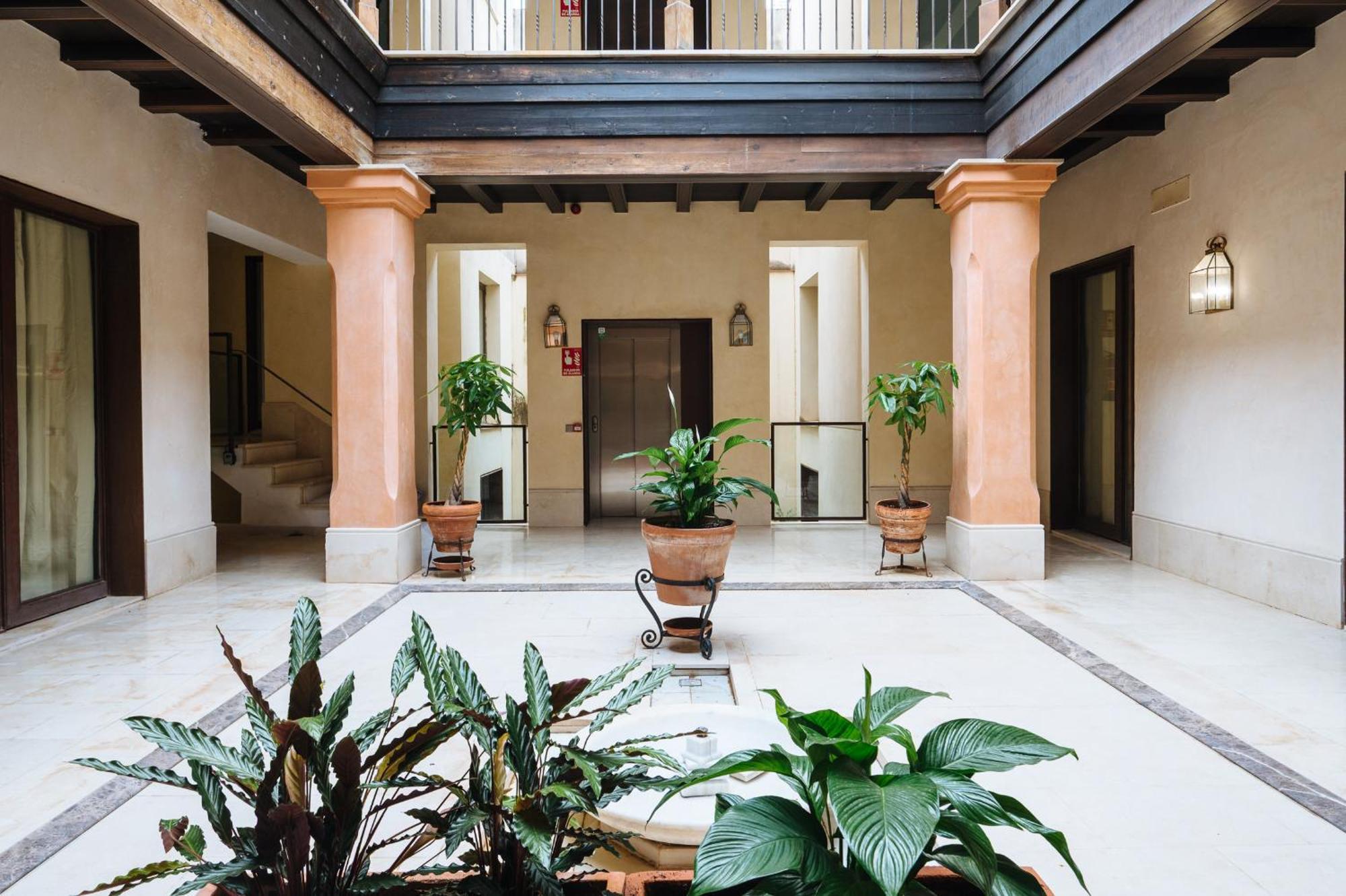 Apartamentos La Vistosona Seville Exterior photo