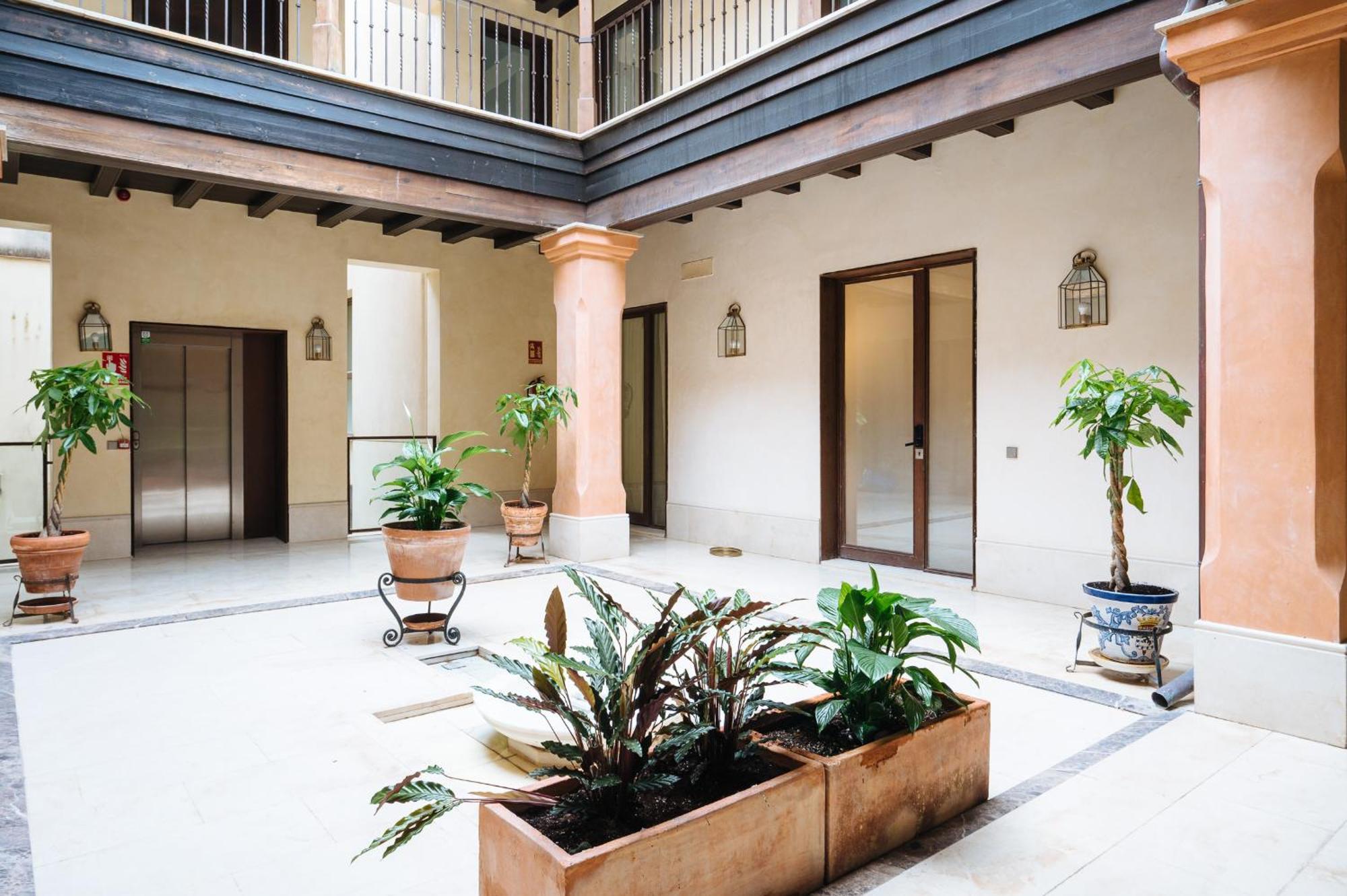 Apartamentos La Vistosona Seville Exterior photo