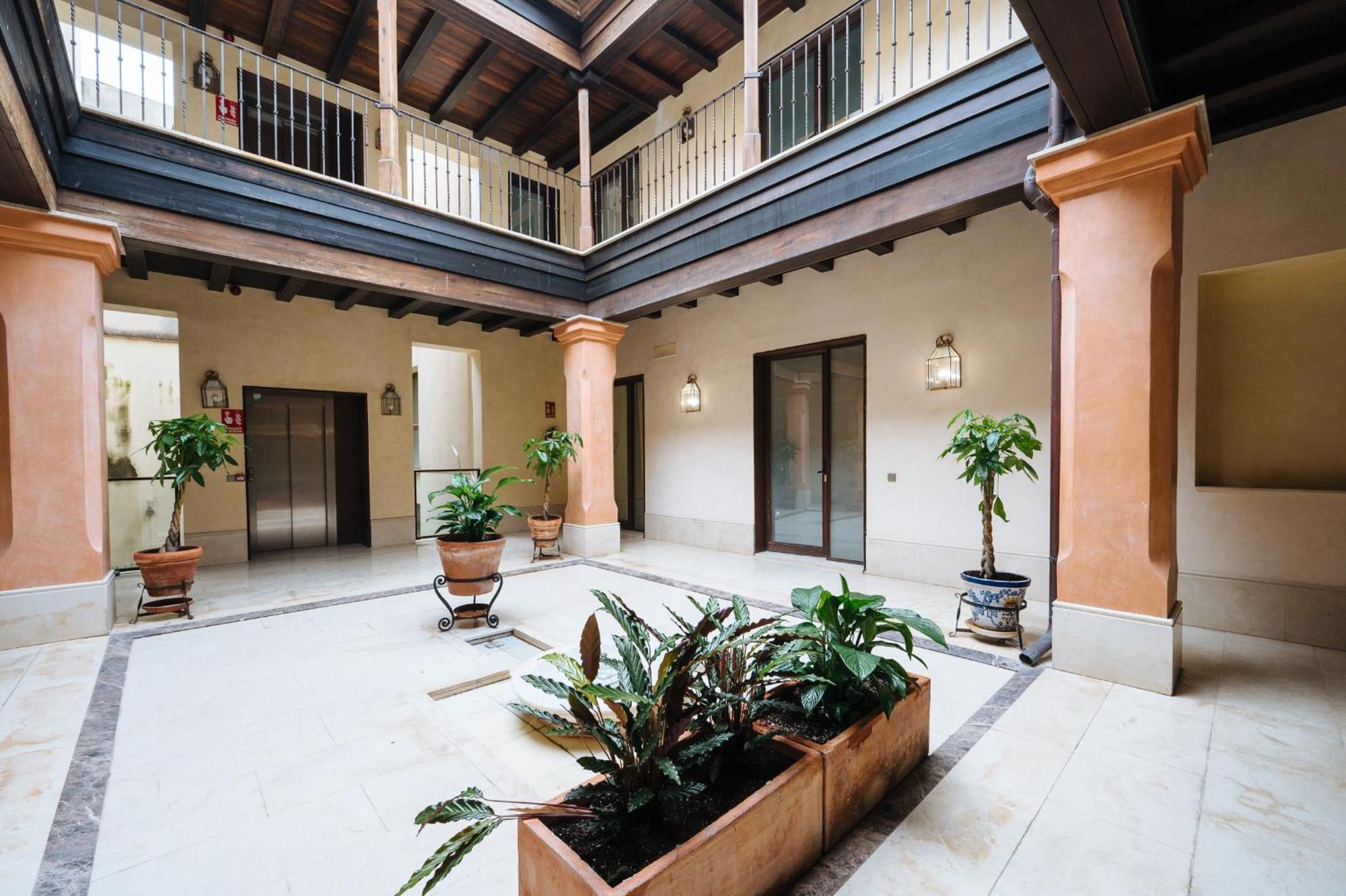 Apartamentos La Vistosona Seville Exterior photo