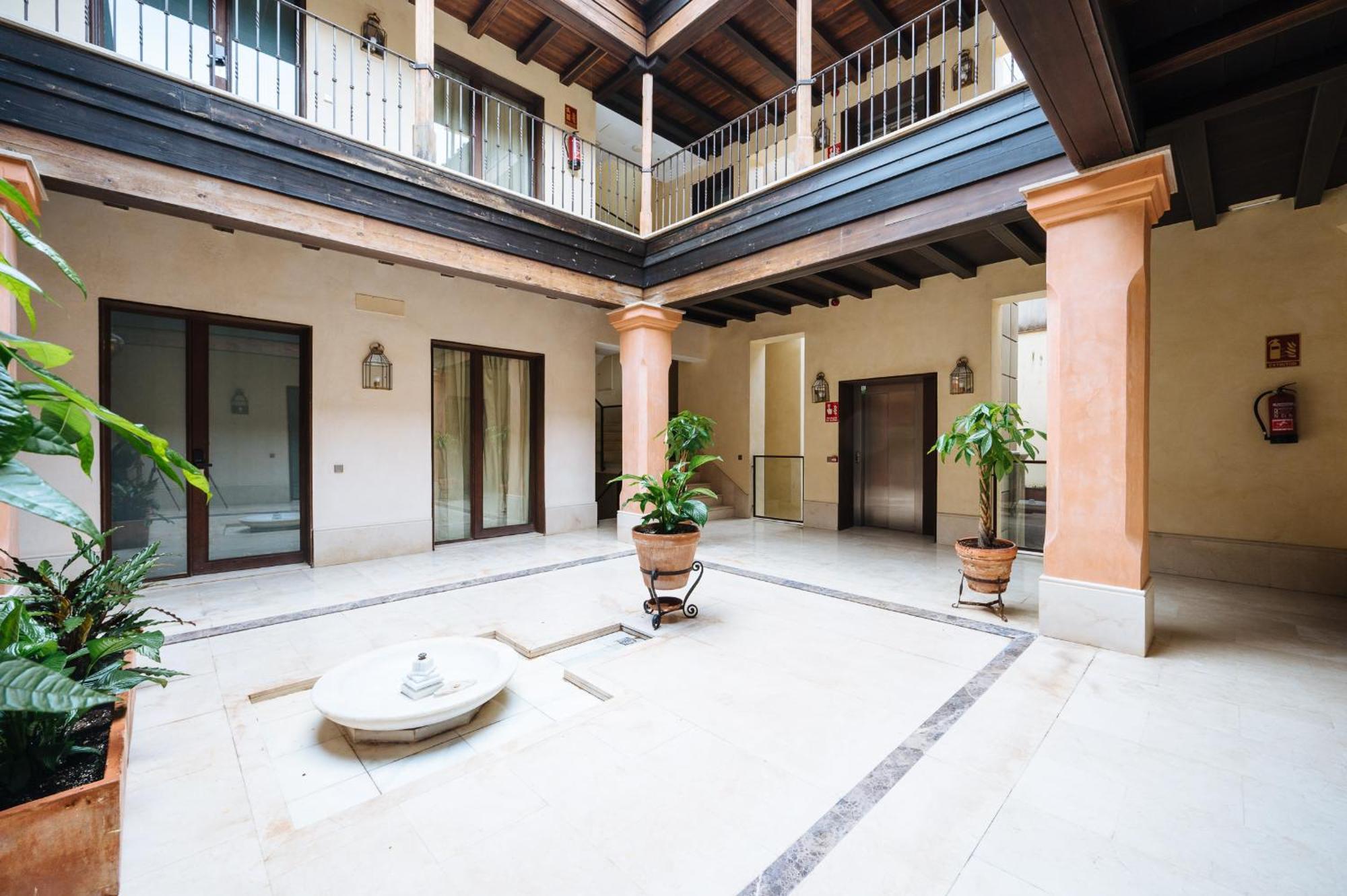 Apartamentos La Vistosona Seville Exterior photo