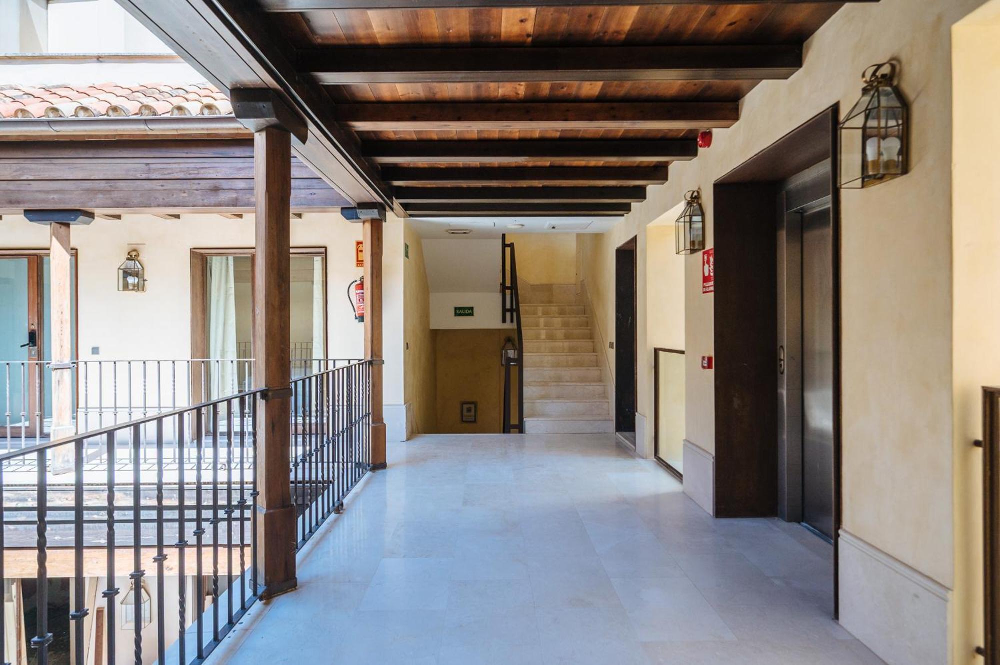 Apartamentos La Vistosona Seville Exterior photo