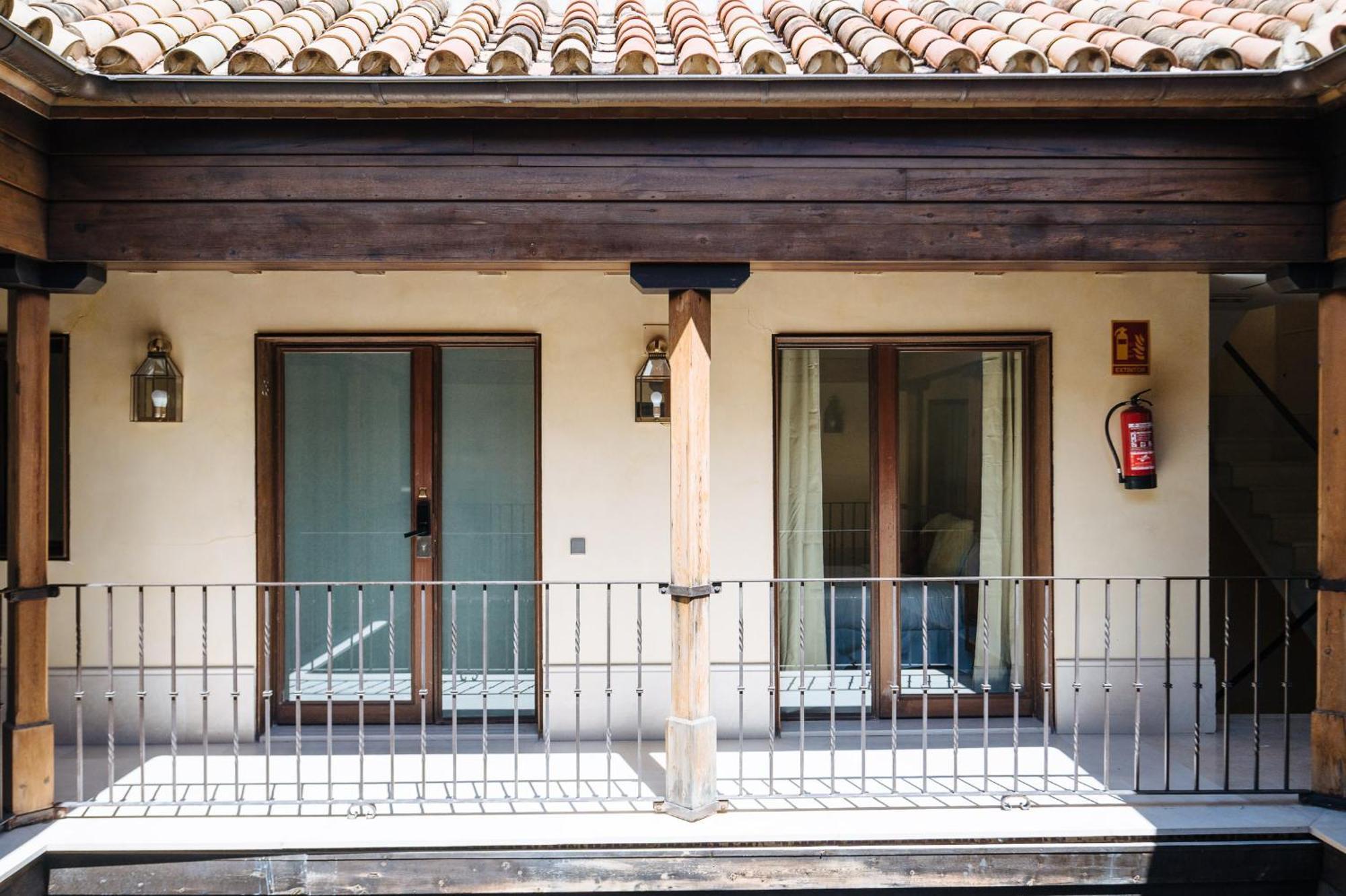 Apartamentos La Vistosona Seville Exterior photo