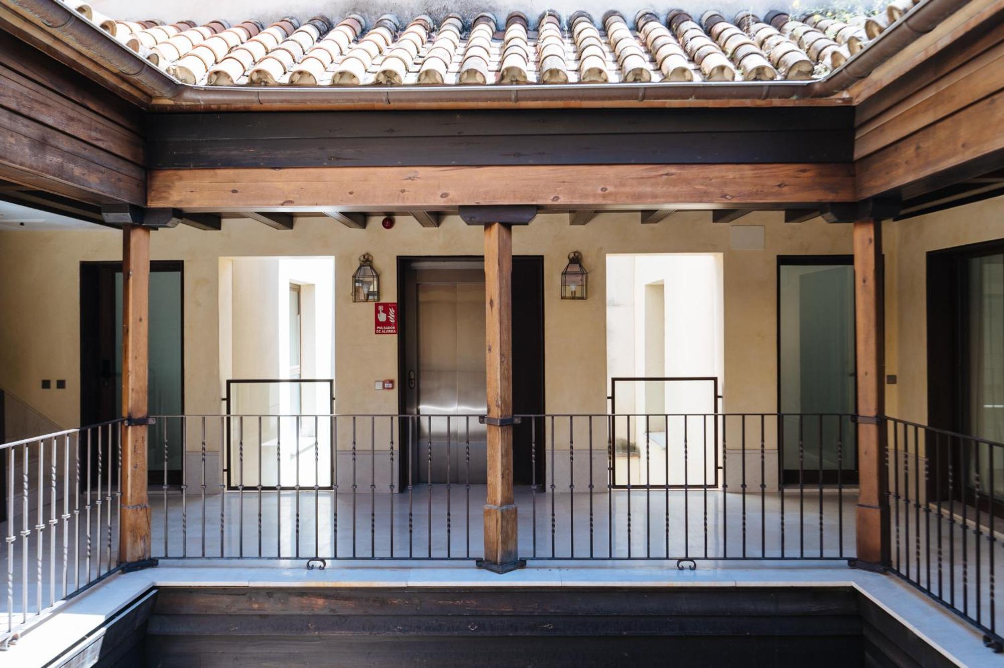 Apartamentos La Vistosona Seville Exterior photo
