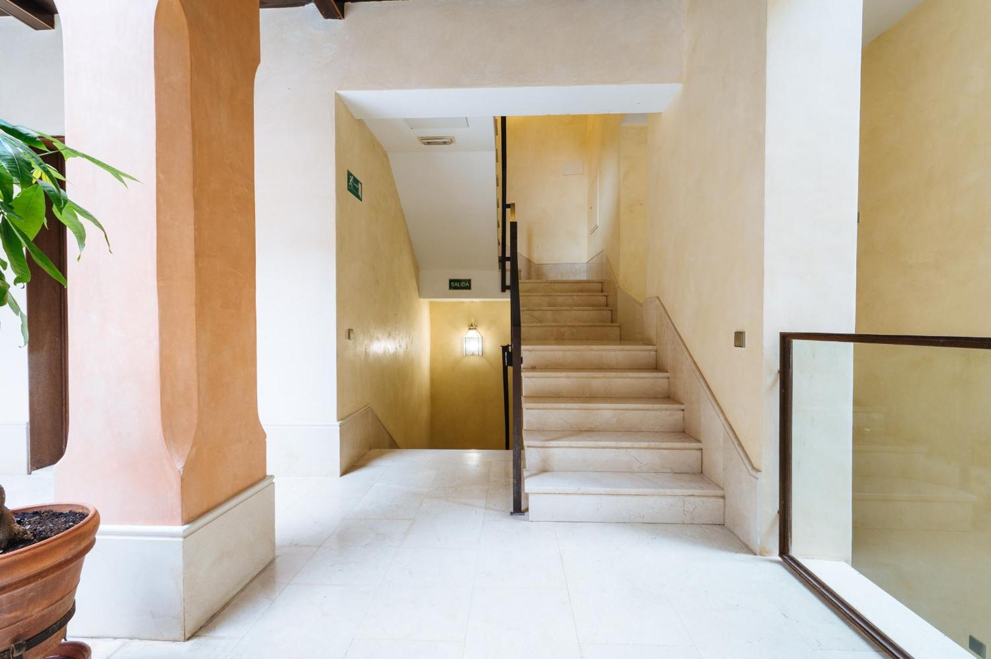 Apartamentos La Vistosona Seville Exterior photo