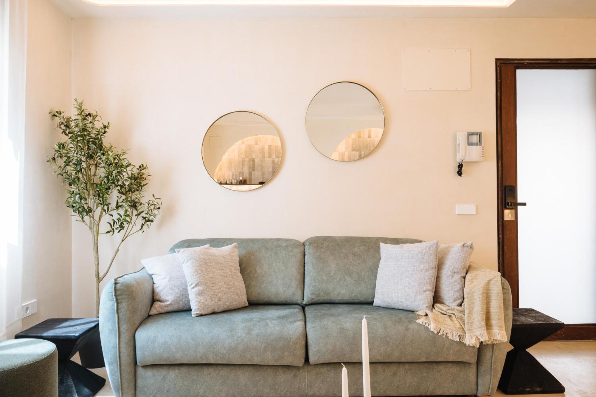Apartamentos La Vistosona Seville Exterior photo